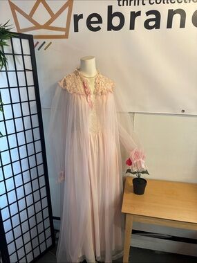 Vintage Pink Sheer Lace Long Nightgown Robe